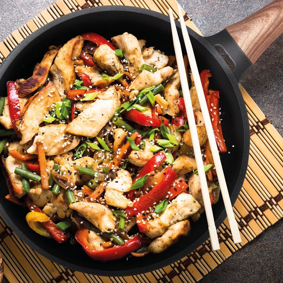 Rosmarino Black Line - Wokpan - Ø30cm - 100% PFAS & PFOA Vrij - Gegoten Aluminium - Non-stick Minerale Coating - Ergonomische Handgreep - Geschikt Voor Alle Warmtebronnen & Vaatwasser 14 Rosmarino Black Line - Wokpan - Ø30cm - 100% PFAS & PFOA Vrij - Gegoten Aluminium - Non-stick Minerale Coating - Ergonomische Handgreep - Geschikt Voor Alle Warmtebronnen & Vaatwasser - Afbeelding 12