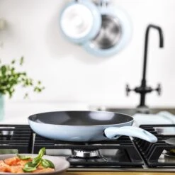 VitaVerde Expert Koekenpannenset Ø 20cm + Ø 24cm + Ø 28cm - Lichtblauw - Inductie - PFAS-vrij 14 VitaVerde Expert Koekenpannenset Ø 20cm + Ø 24cm + Ø 28cm - Lichtblauw - Inductie - PFAS-vrij -Pot Kortingswinkel 1200x1200 385