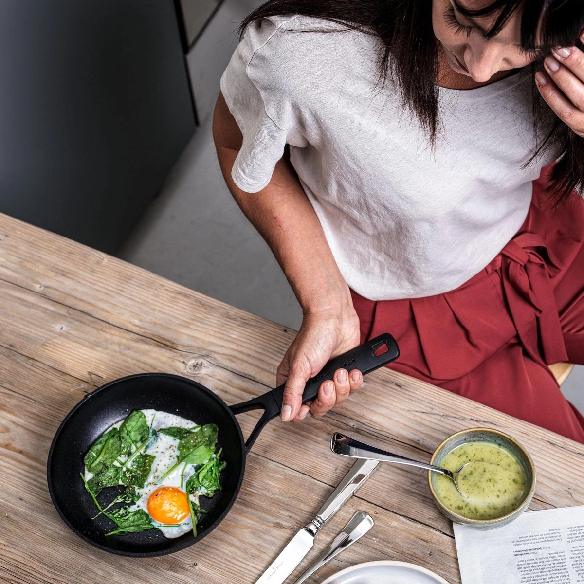 Greenpan KitchenAid Classic Aluminium Koekenpannenset 2-delig ø20+28cm - Zwart - Inductie 10 Greenpan KitchenAid Classic Aluminium Koekenpannenset 2-delig ø20+28cm - Zwart - Inductie - Afbeelding 8