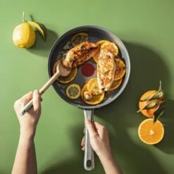 Tefal Renew+ Keramische Hapjespan - Ø 24 Cm - Met Deksel 22 Tefal Renew+ Keramische Hapjespan - Ø 24 Cm - Met Deksel -Pot Kortingswinkel 1200x1200 605