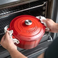 Nuovva Gietijzeren Braadpan Antiaanbaklaag Met Deksel - Sudderpan Rood - Rond - Ø24 Cm - 4.7 Liter - 100% PFAS & PFOA Vrij - Geschikt Voor Alle Warmtebronnen - Elektrisch - Gas - Halogeen - Inductie - Keramisch -Pot Kortingswinkel 1200x1200 717