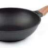 Rosmarino Black Line - Wokpan - Ø30cm - 100% PFAS & PFOA Vrij - Gegoten Aluminium - Non-stick Minerale Coating - Ergonomische Handgreep - Geschikt Voor Alle Warmtebronnen & Vaatwasser 1 Rosmarino Black Line - Wokpan - Ø30cm - 100% PFAS & PFOA Vrij - Gegoten Aluminium - Non-stick Minerale Coating - Ergonomische Handgreep - Geschikt Voor Alle Warmtebronnen & Vaatwasser -Pot Kortingswinkel 1200x635 1