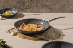 Swiss Pro+ - Koekenpannenset - 3 Delig - Keramisch - Inductie - Milieuvriendelijk - PFAS - PFOA Vrij - Sapphire Green 21 Swiss Pro+ - Koekenpannenset - 3 Delig - Keramisch - Inductie - Milieuvriendelijk - PFAS - PFOA Vrij - Sapphire Green -Pot Kortingswinkel 1200x799 34