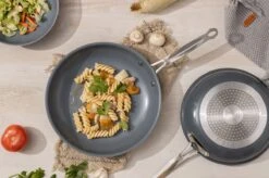 Swiss Pro+ - Koekenpannenset - 3 Delig - Keramisch - Inductie - Milieuvriendelijk - PFAS - PFOA Vrij - Sapphire Green 22 Swiss Pro+ - Koekenpannenset - 3 Delig - Keramisch - Inductie - Milieuvriendelijk - PFAS - PFOA Vrij - Sapphire Green -Pot Kortingswinkel 1200x799 35