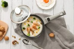 Swiss Pro+ | Set 14 Delige Pannenset | Inductie - Pannensets - Glazen Deksel - Met Afneembare Handgreep - Marmeren Interieur -PFAS-vrij | Grey / Silver -Pot Kortingswinkel 1200x799 69