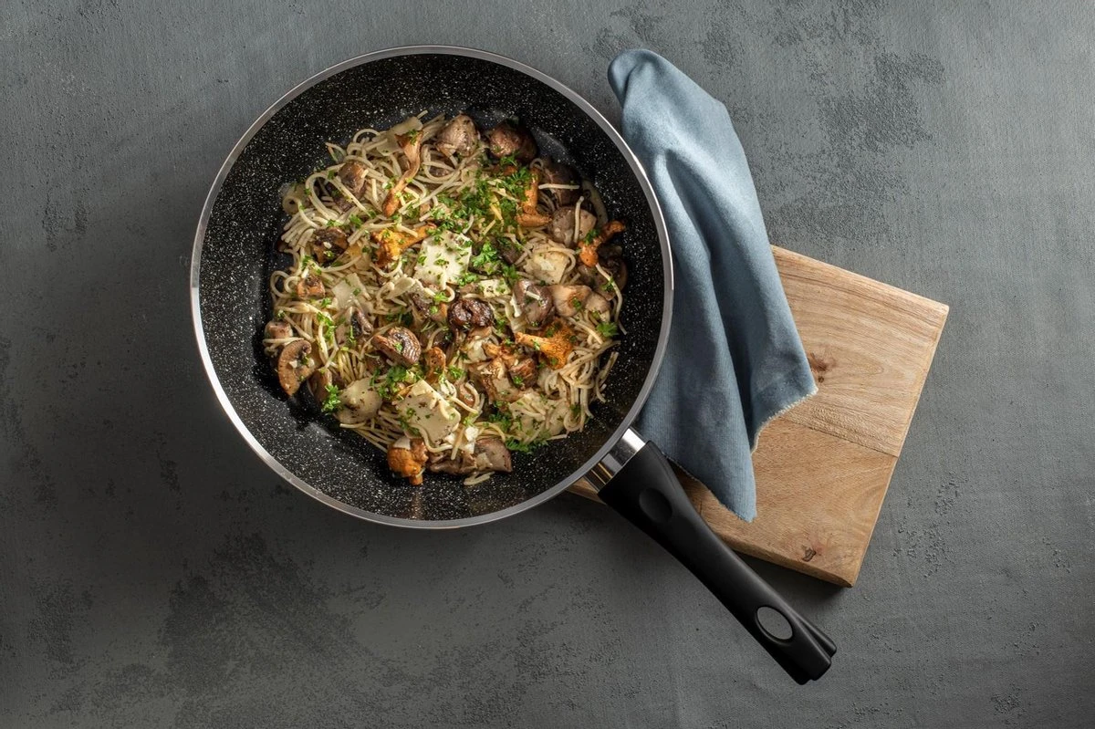 Sola Hapjespan Stonehenge - Ø 28 Cm - Zwart/wit - Aluminium - Antiaanbaklaag 8 Sola Hapjespan Stonehenge - Ø 28 Cm - Zwart/wit - Aluminium - Antiaanbaklaag - Afbeelding 6