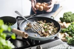 GreenPan Mayflower Koekenpannenset Ø 20cm + Ø 24cm + 1 Accessoire - Lichtblauw - Inductie - PFAS-vrij -Pot Kortingswinkel 1200x800 108