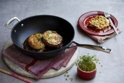 LE CREUSET - Les Forgees - Wokpan 30cm -Pot Kortingswinkel 1200x800 135