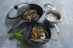 Sola Wokpan Fair Cooking - Ø 30 Cm - Zwart/wit - Aluminium - Antiaanbaklaag 9 Sola Wokpan Fair Cooking - Ø 30 Cm - Zwart/wit - Aluminium - Antiaanbaklaag -Pot Kortingswinkel 1200x800 37