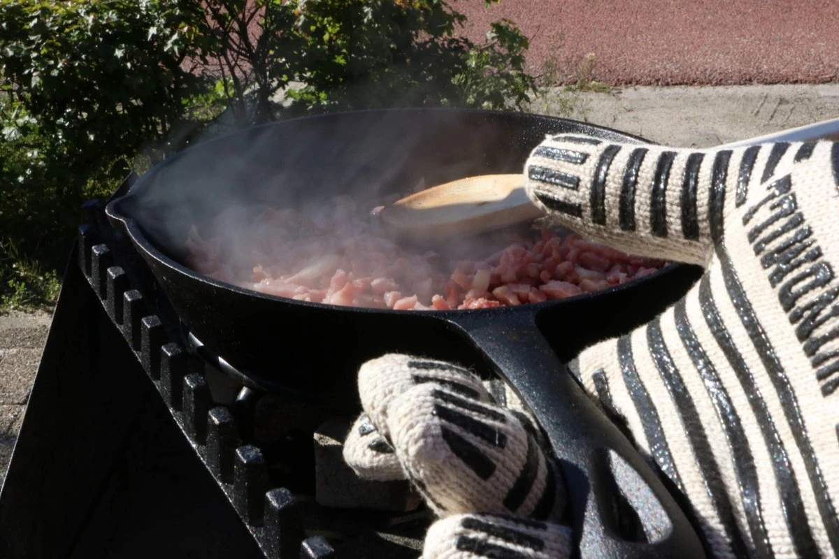 The Windmill Koekenpan Skillet Extra - 31,5 Cm - Gietijzer Zwart 10 The Windmill Koekenpan Skillet Extra - 31,5 Cm - Gietijzer Zwart - Afbeelding 8