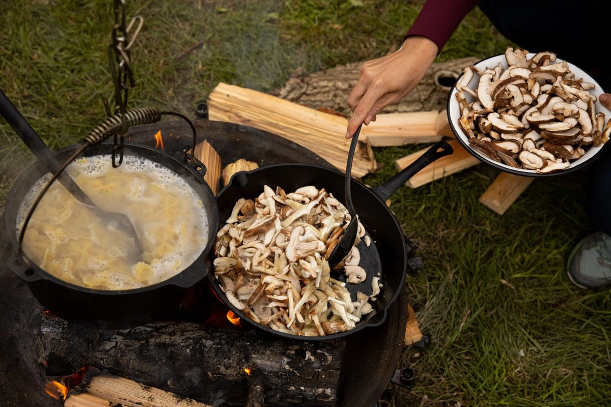 The Windmill Koekenpan Skillet Extra - 31,5 Cm - Gietijzer Zwart 12 The Windmill Koekenpan Skillet Extra - 31,5 Cm - Gietijzer Zwart - Afbeelding 10