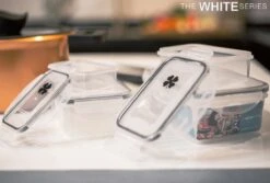 The White Series - Keramische Pannenset Met Glazen Deksels - Inclusief Set Vershoudbakjes - Zwart -Pot Kortingswinkel 1200x813 5