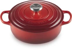 Le Creuset - Gietijzeren - Lage Braadpan - 24cm - Kersenrood -Pot Kortingswinkel 1200x843 1