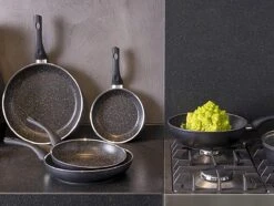 Sola Hapjespan Stonehenge - Ø 28 Cm - Zwart/wit - Aluminium - Antiaanbaklaag 9 Sola Hapjespan Stonehenge - Ø 28 Cm - Zwart/wit - Aluminium - Antiaanbaklaag -Pot Kortingswinkel 1200x906 19