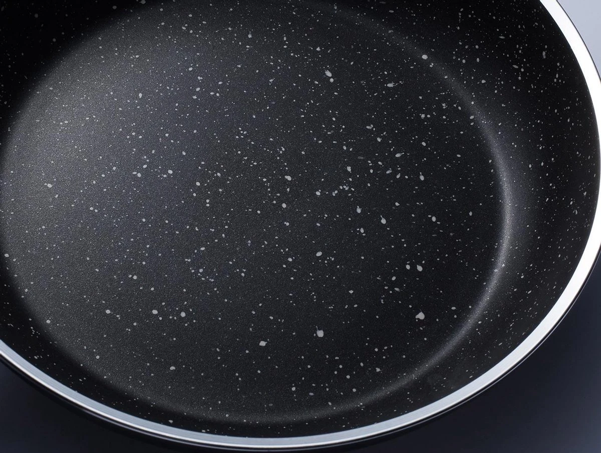 Sola Hapjespan Stonehenge - Ø 28 Cm - Zwart/wit - Aluminium - Antiaanbaklaag 6 Sola Hapjespan Stonehenge - Ø 28 Cm - Zwart/wit - Aluminium - Antiaanbaklaag - Afbeelding 4