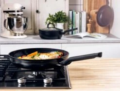 BK Easy Induction Ceramic Koekenpannenset Ø 24 + Ø 28 Cm - Inductie - PFAS-vrij 21 BK Easy Induction Ceramic Koekenpannenset Ø 24 + Ø 28 Cm - Inductie - PFAS-vrij -Pot Kortingswinkel 1200x907 3