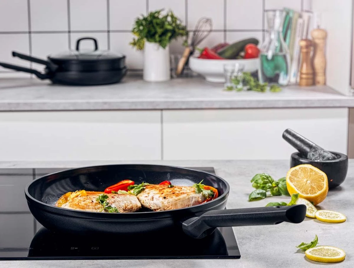 BK Easy Induction Ceramic Koekenpannenset Ø 24 + Ø 28 Cm - Inductie - PFAS-vrij 13 BK Easy Induction Ceramic Koekenpannenset Ø 24 + Ø 28 Cm - Inductie - PFAS-vrij - Afbeelding 11