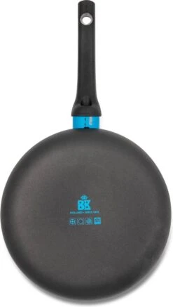 BK Blue Label Basics Hapjespan - Ø 24 Cm - Keramisch (PFAS Vrij) - Geen Inductie -Pot Kortingswinkel 679x1200