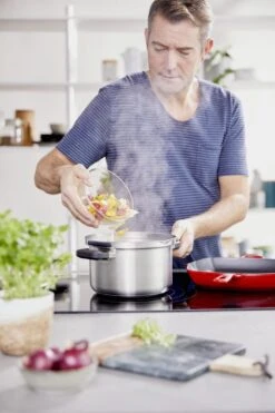 BK Flow Cool Pannenset - 4-delig – RVS Deksels - Veilig Afgietsysteem - Geschikt Voor Alle Warmtebronnen -Pot Kortingswinkel 799x1200 2