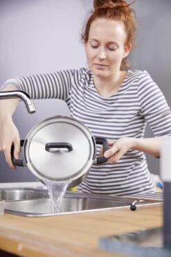 BK Flow Cool Pannenset - 4-delig – RVS Deksels - Veilig Afgietsysteem - Geschikt Voor Alle Warmtebronnen -Pot Kortingswinkel 799x1200 3